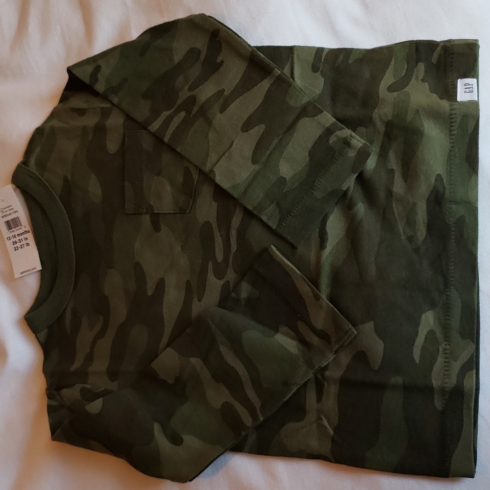 GAP Long Sleeved Green Camo Tee - Size 12-18 Months